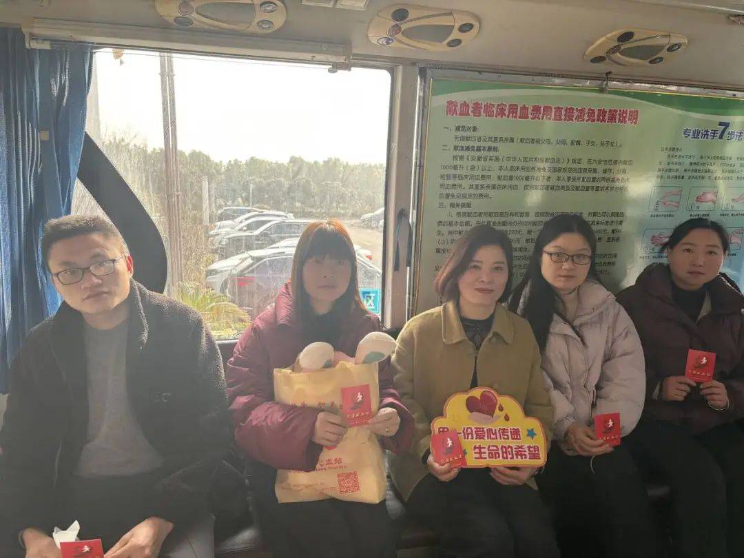 【新闻晚餐】舒城高铁站开通到万佛湖景区公交专线六安一大货车司
